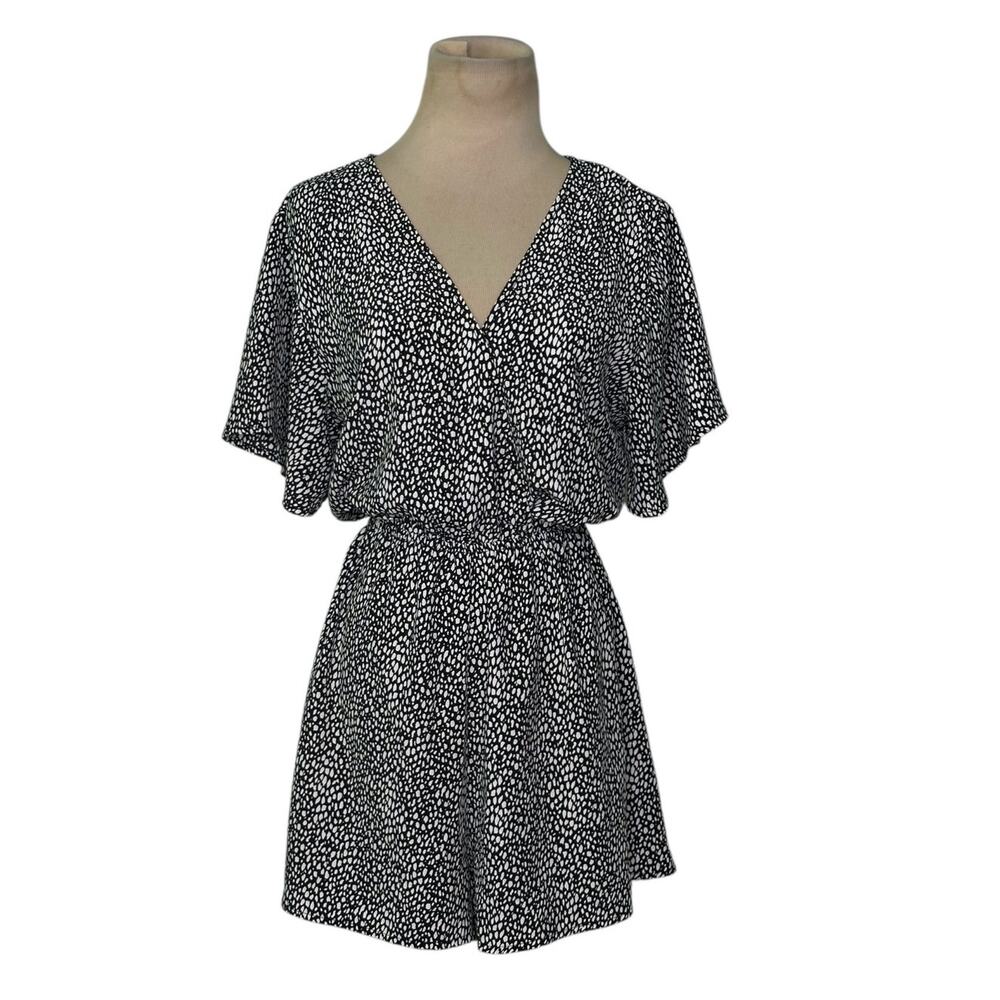 Umgee black white prim short sleeves romper size M